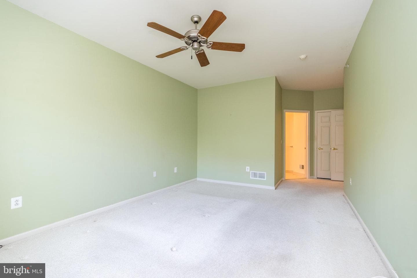 505 Plymouth Court photo 17