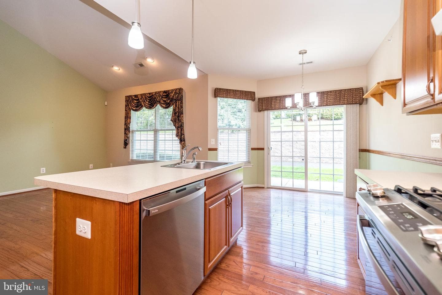 505 Plymouth Court photo 7