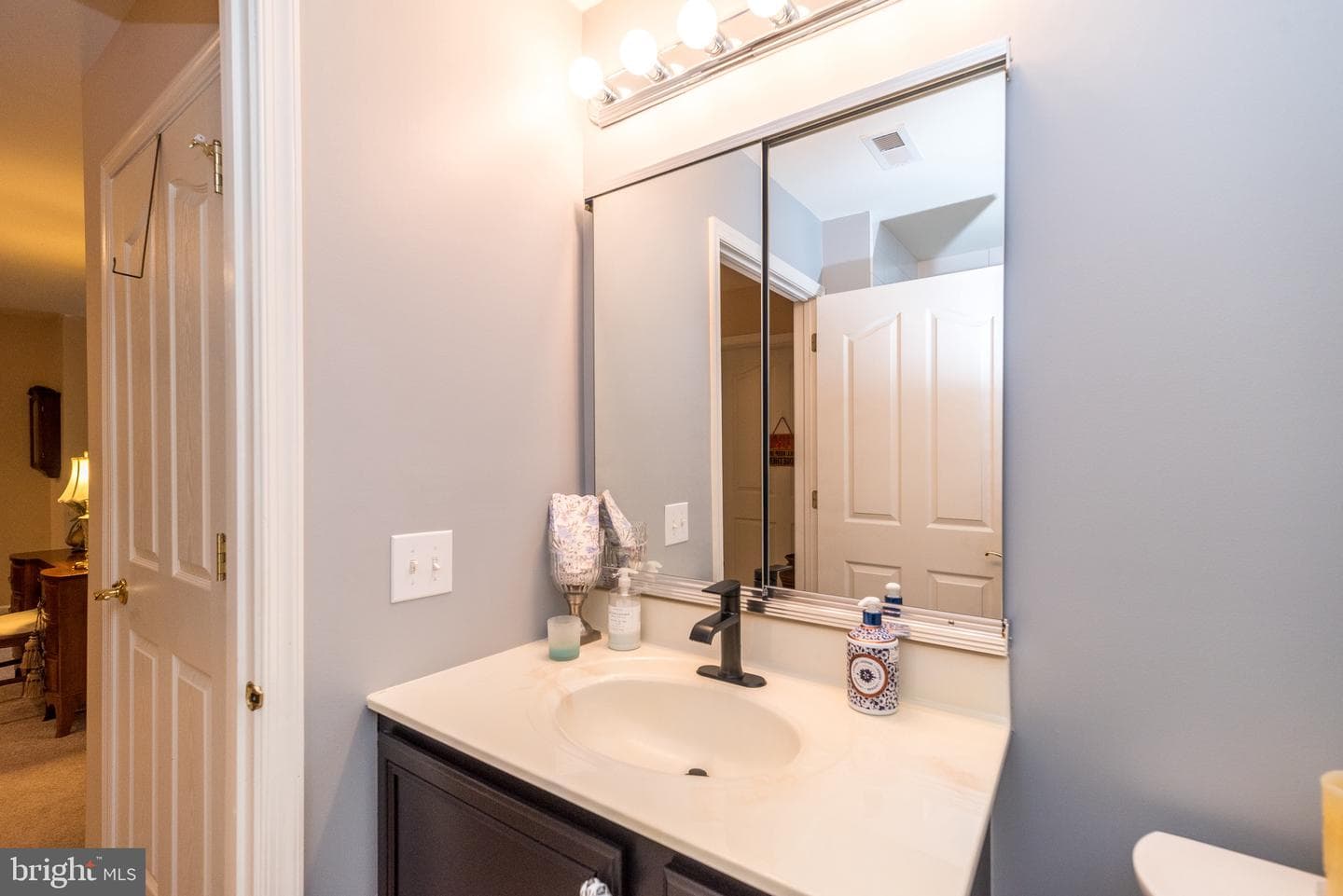 100 Reagan Drive photo 38