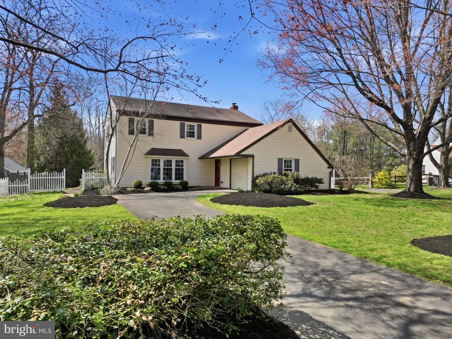 10 W Elizabeth Lane