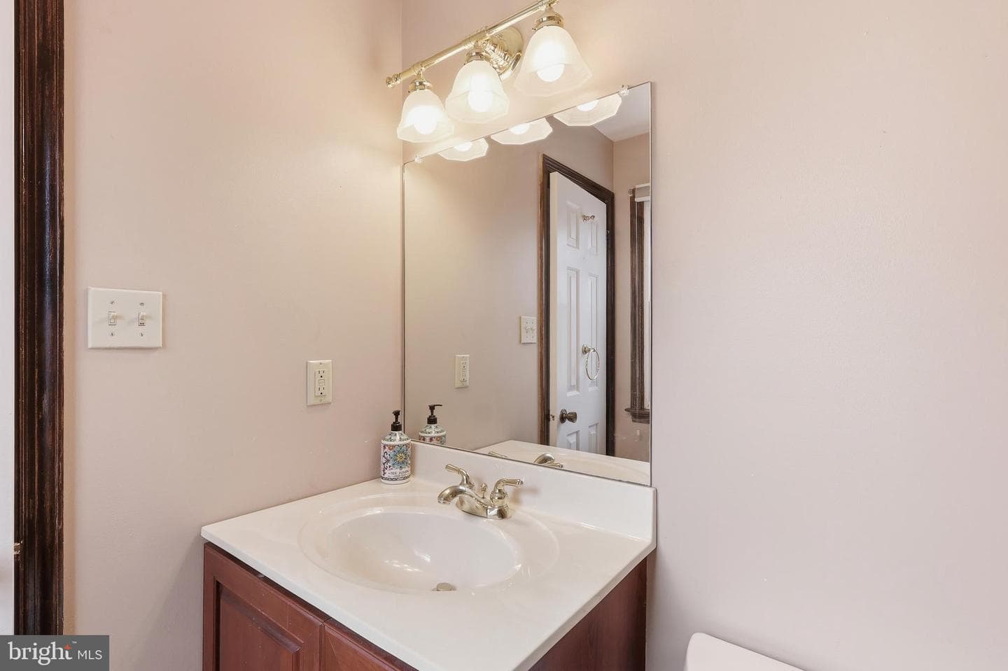 10 W Elizabeth Lane photo 13