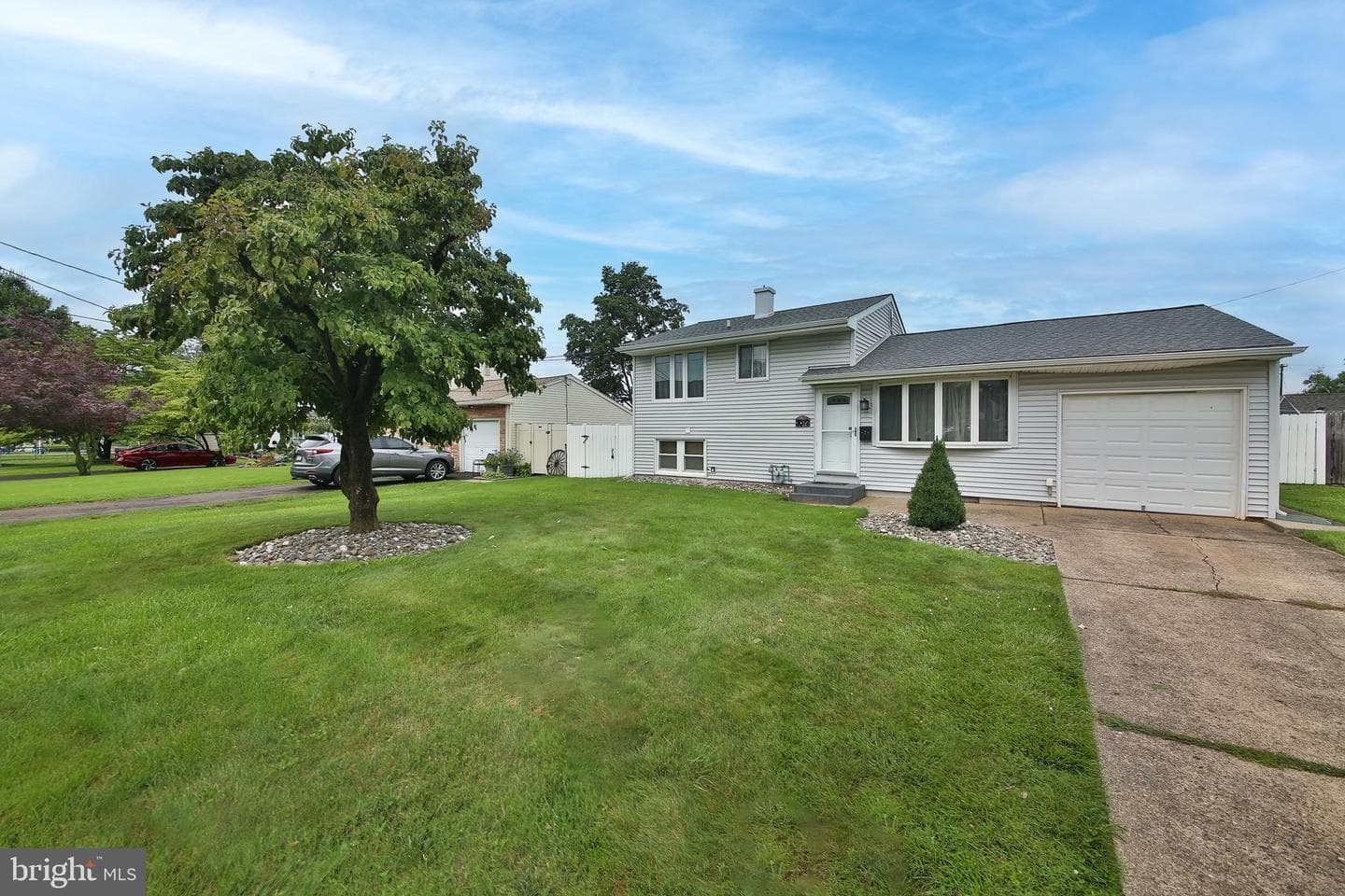 3072 Richlieu Road photo 2