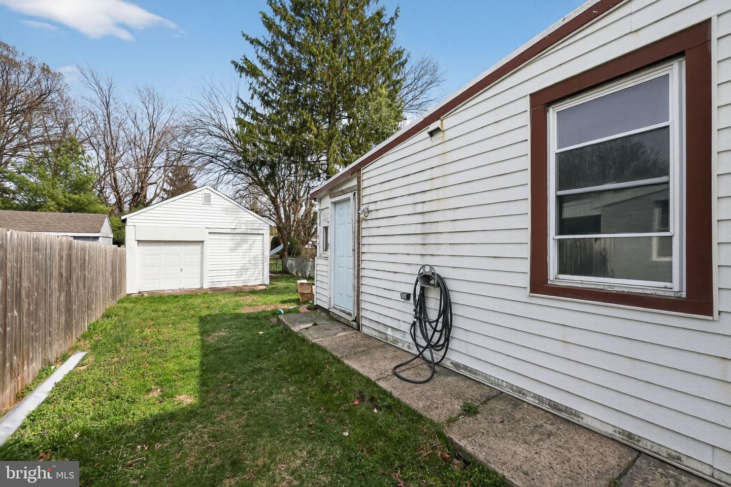 523 Swain Street photo 27