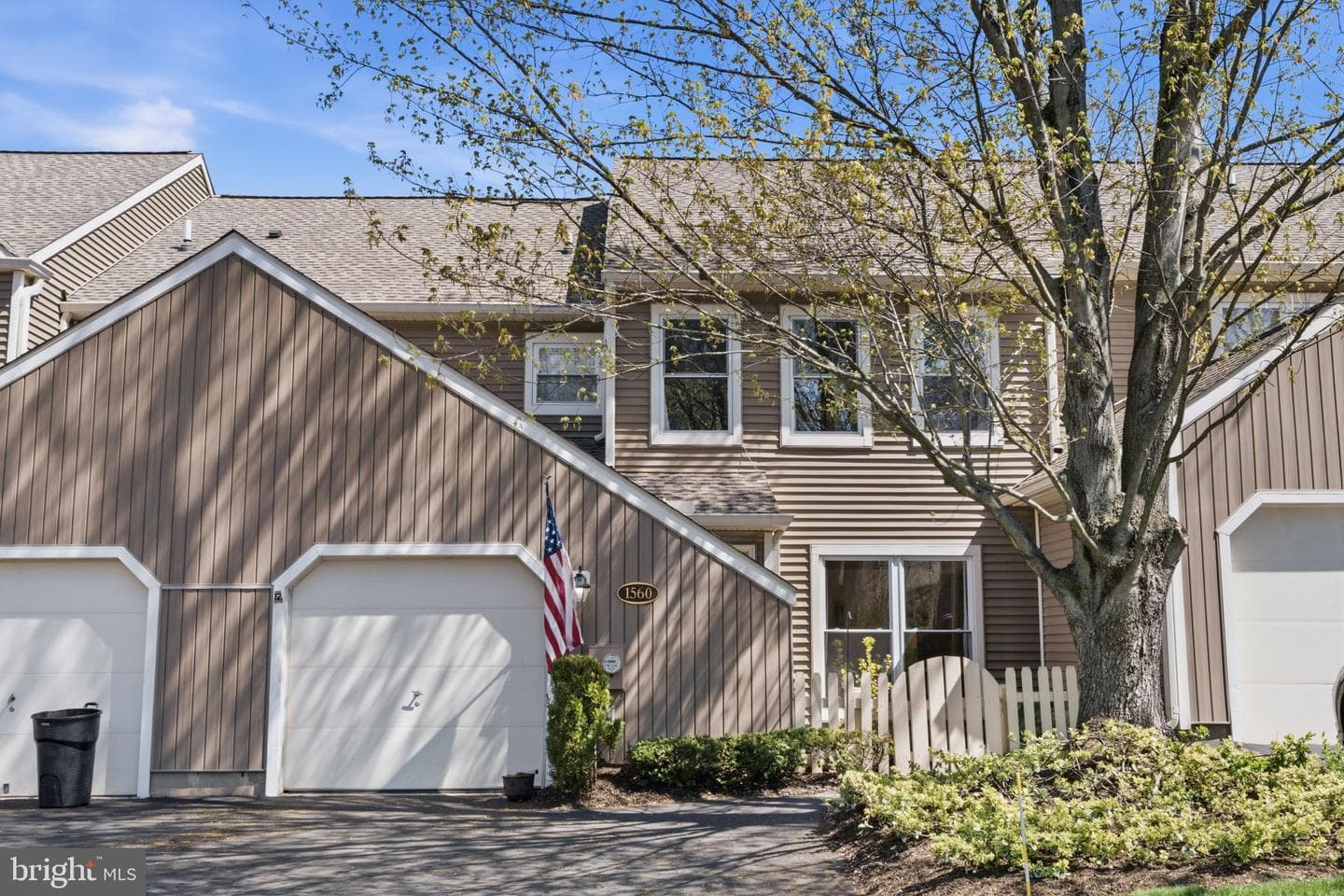 1560 Hummingbird Court photo 2