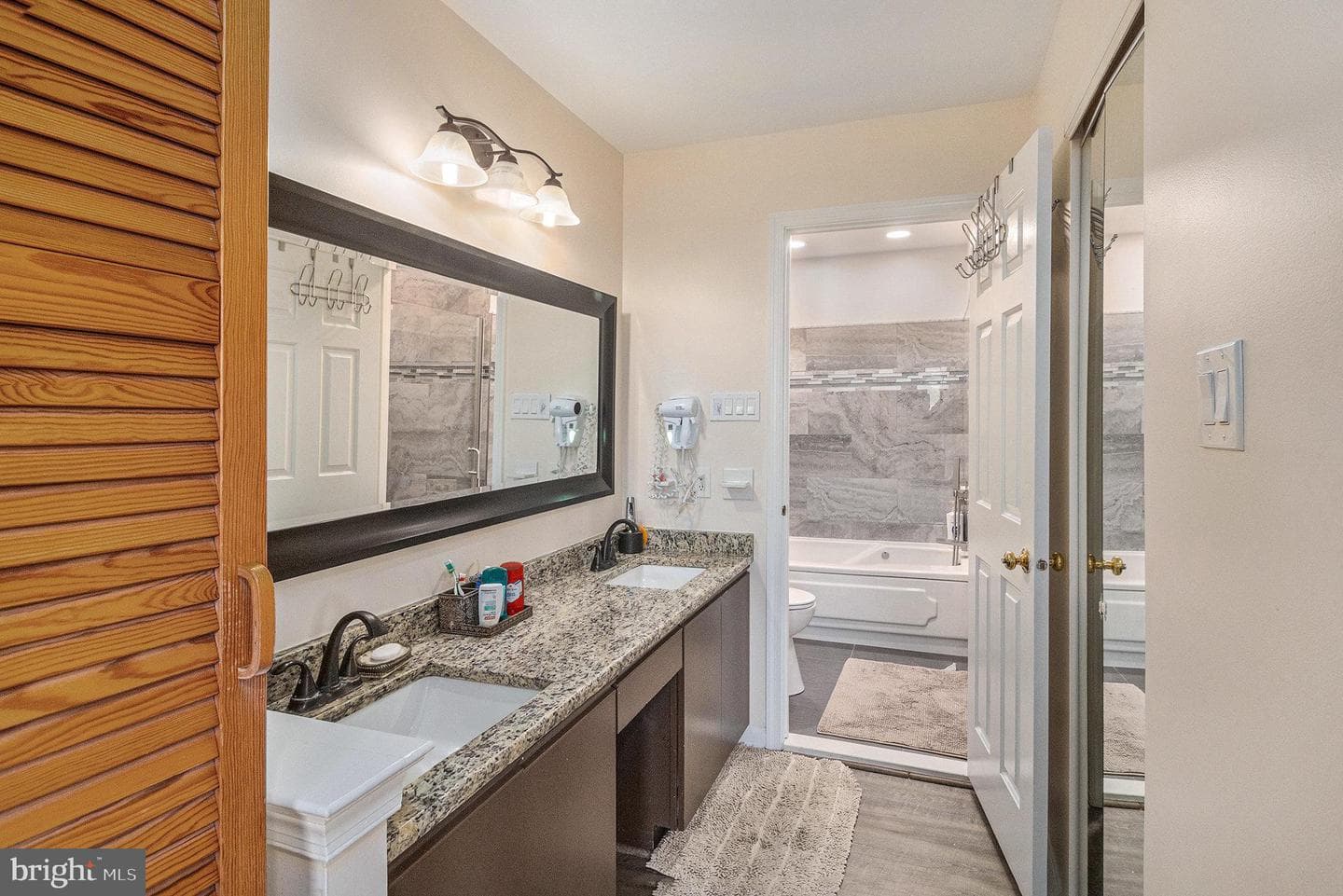 1620 Devon Court photo 15