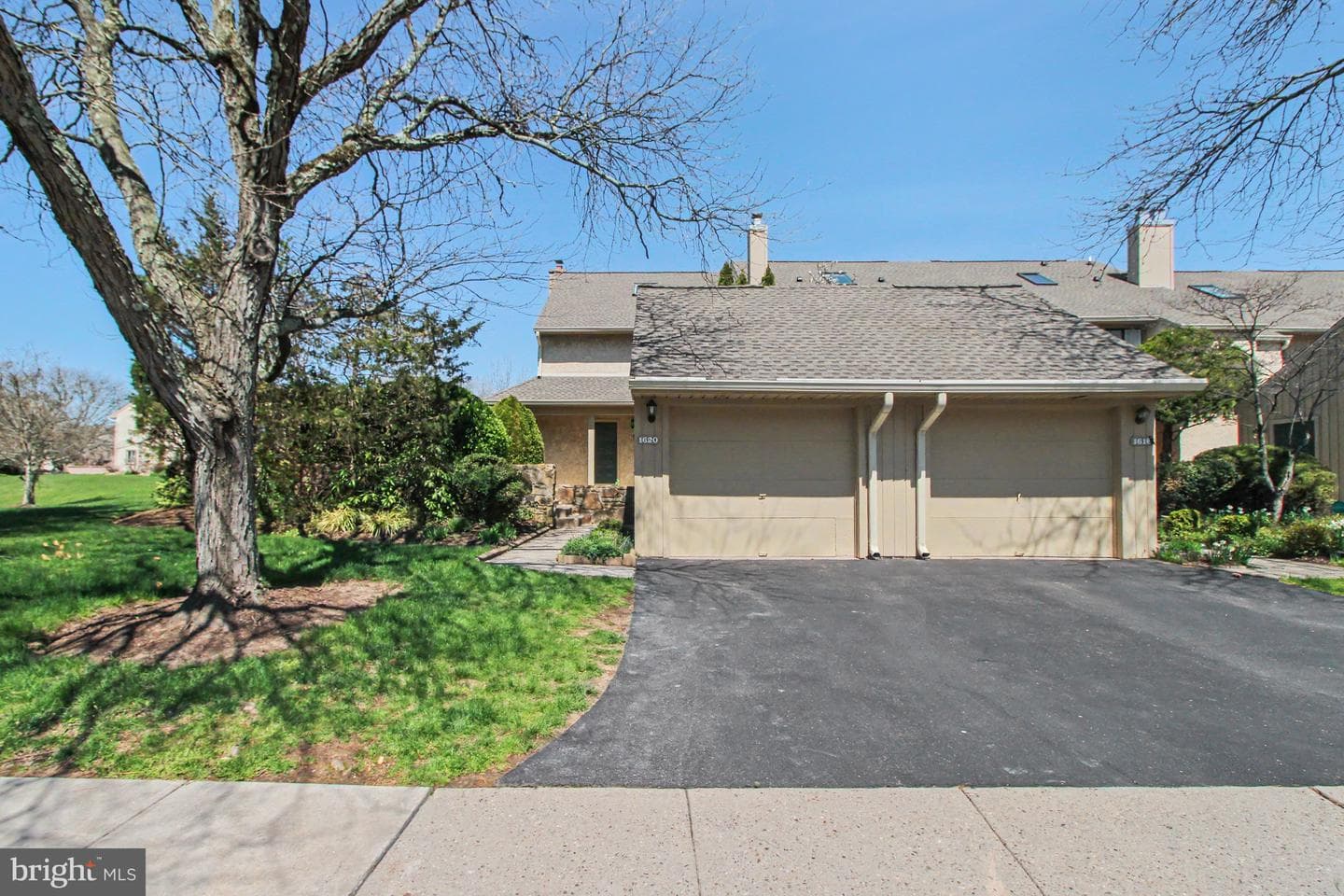 1620 Devon Court photo 23