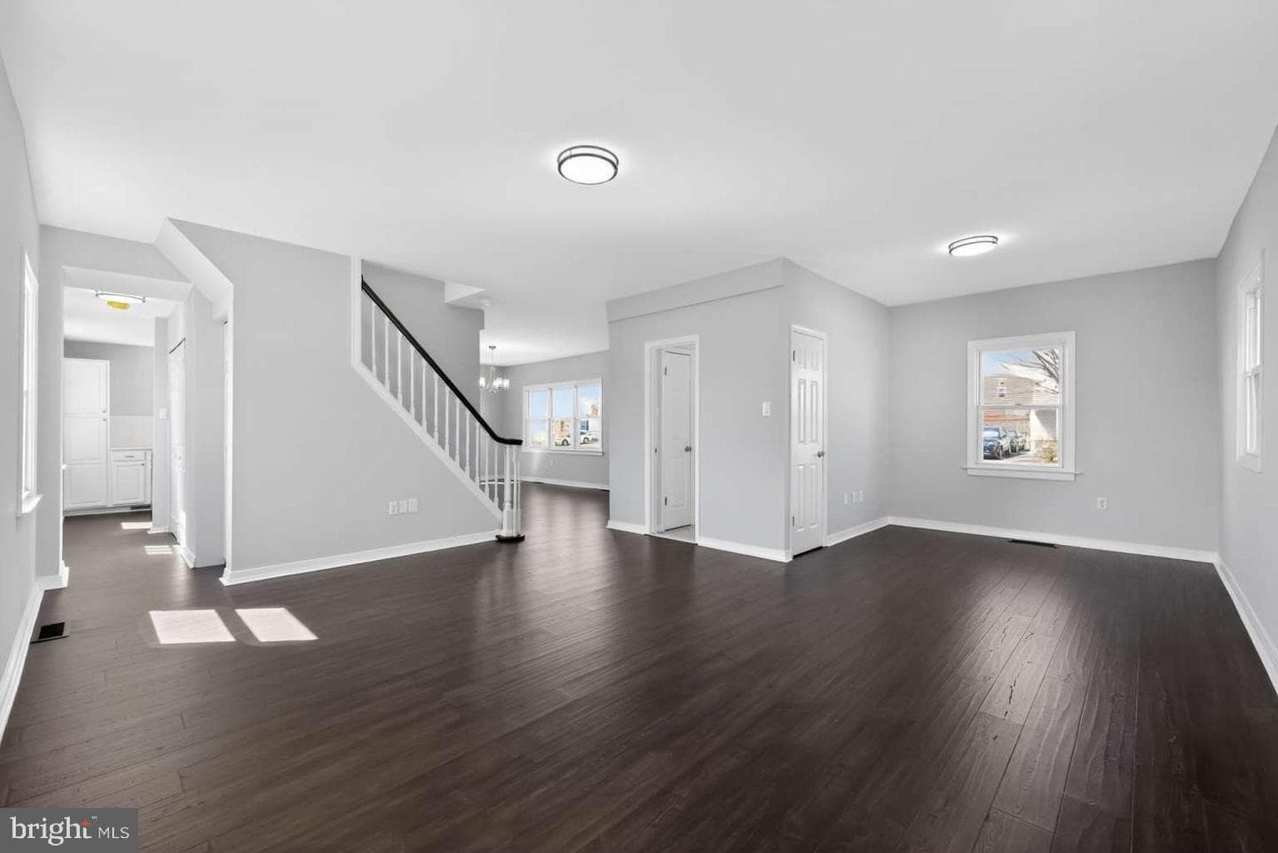 916 Stephen Avenue photo 3