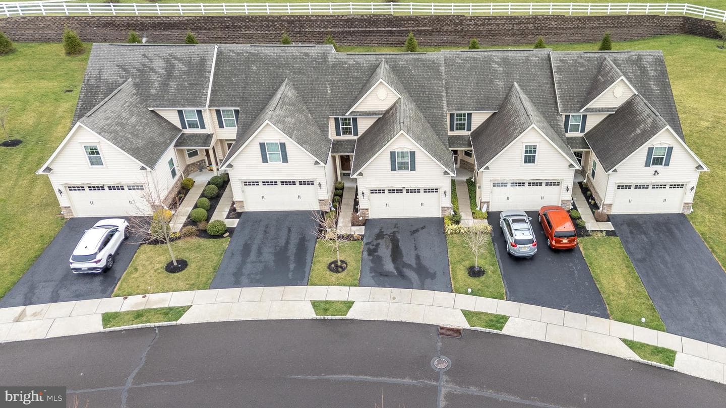 1127 Arbour Lane photo 3