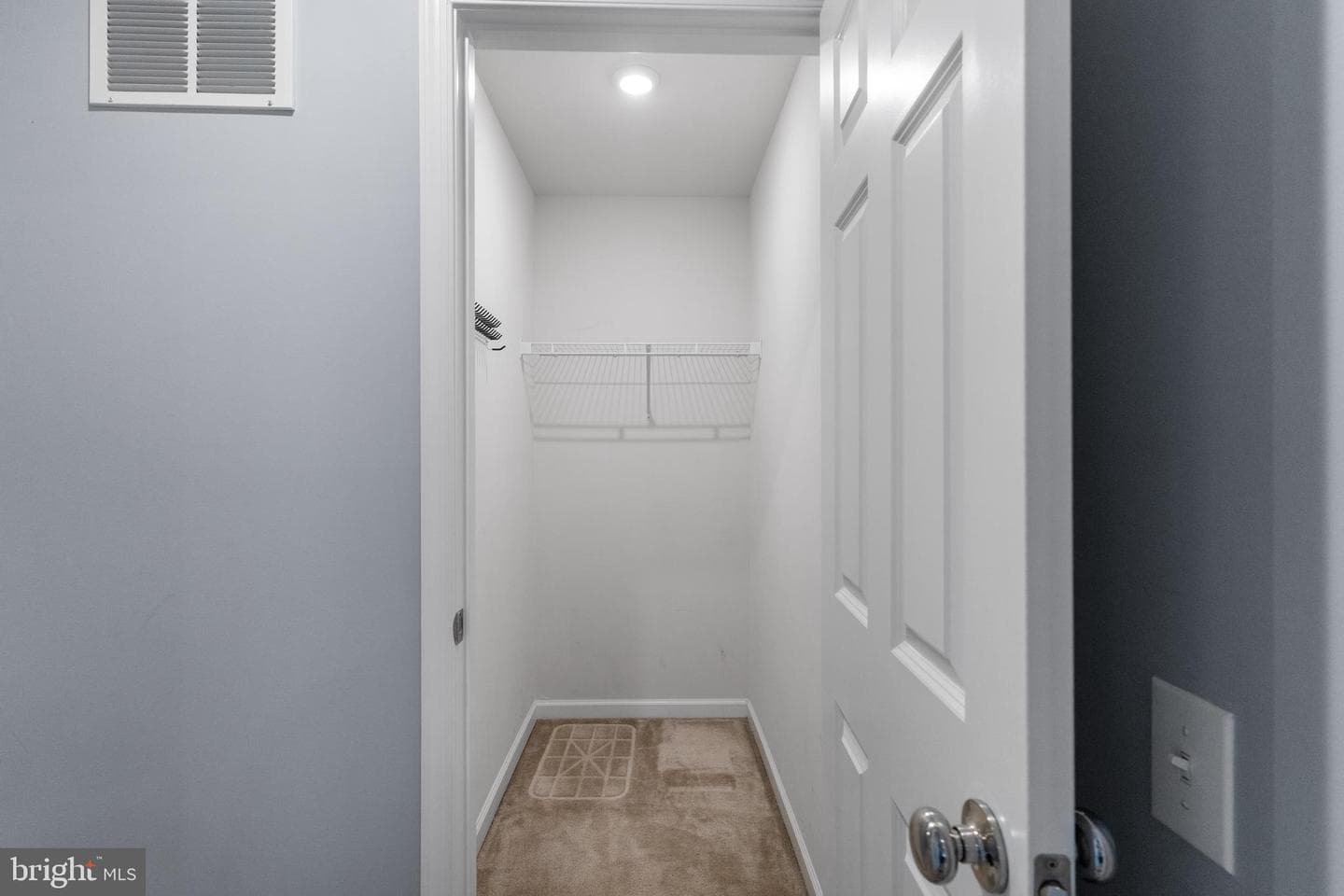 494 Rowan Street photo 32