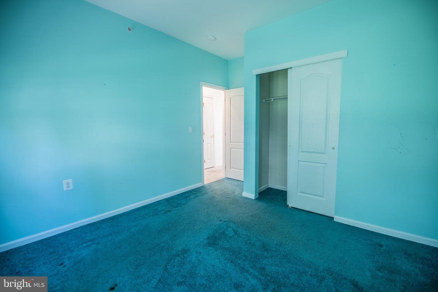 135 S Founders Court photo 27