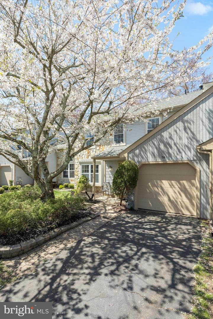 54 Laurel Circle photo 3