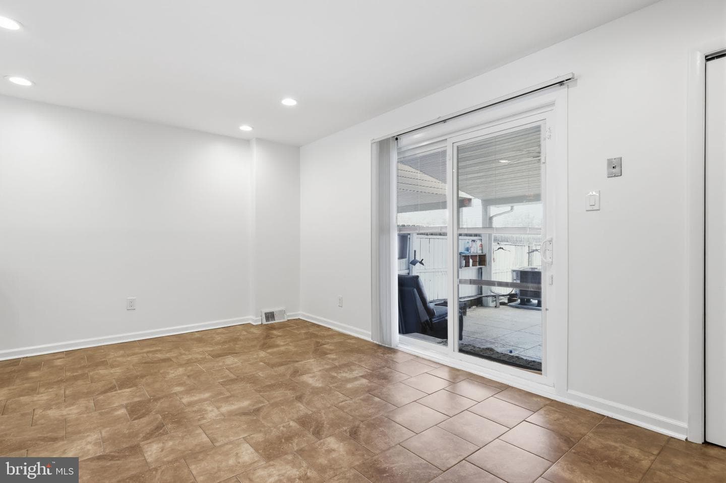 5155 Euston Court photo 15