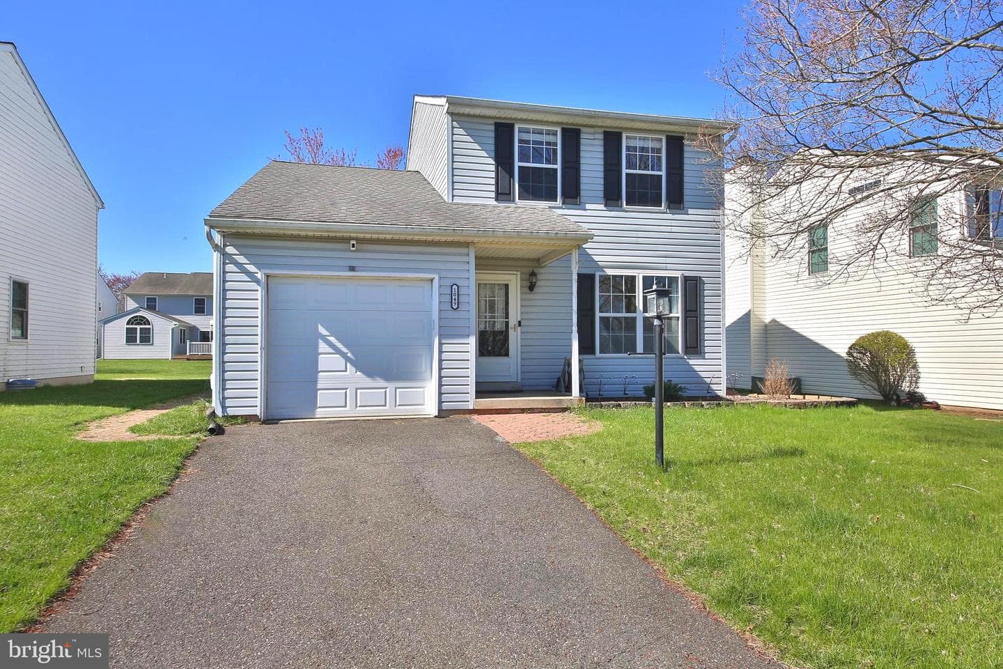 1049 Deerfield Circle photo 3