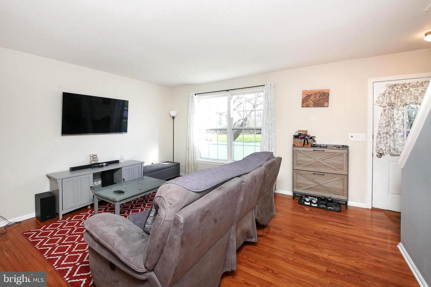 1049 Deerfield Circle photo 4