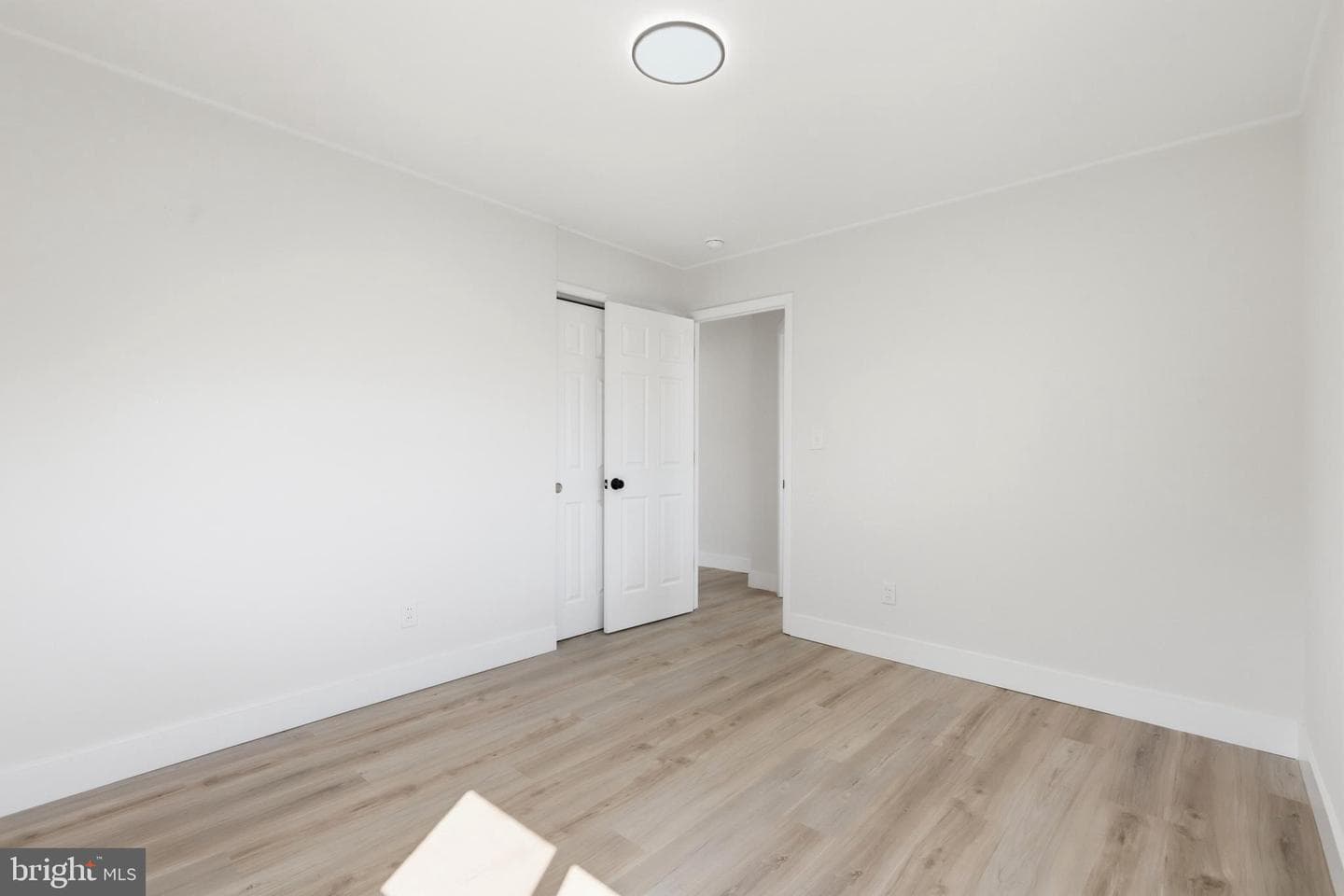 110 Deep Dale Drive E photo 28