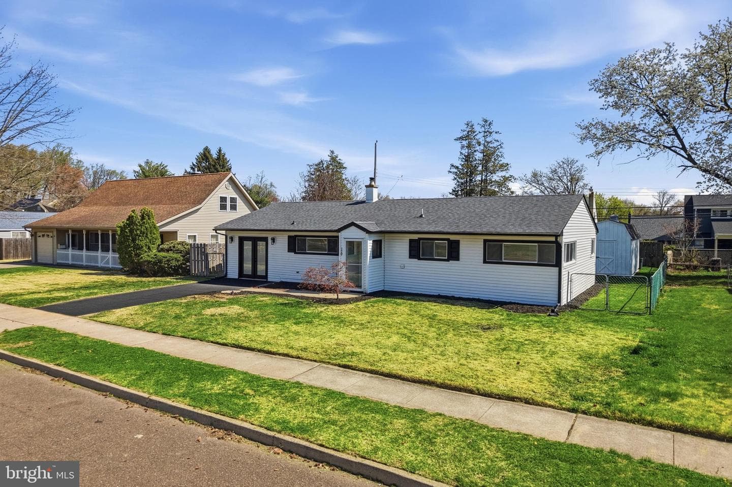 110 Deep Dale Drive E photo 3