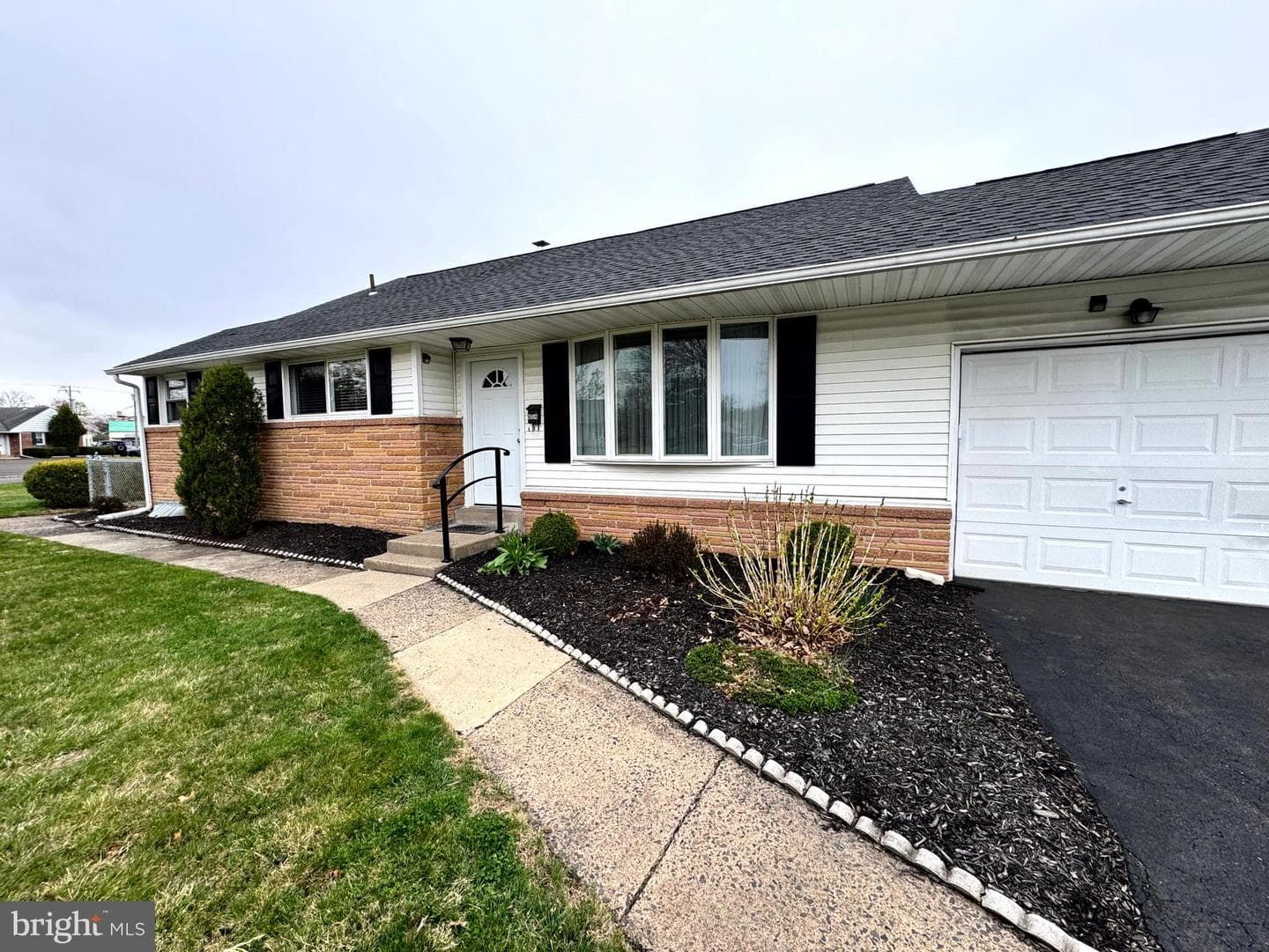 654 Cypress Road photo 4
