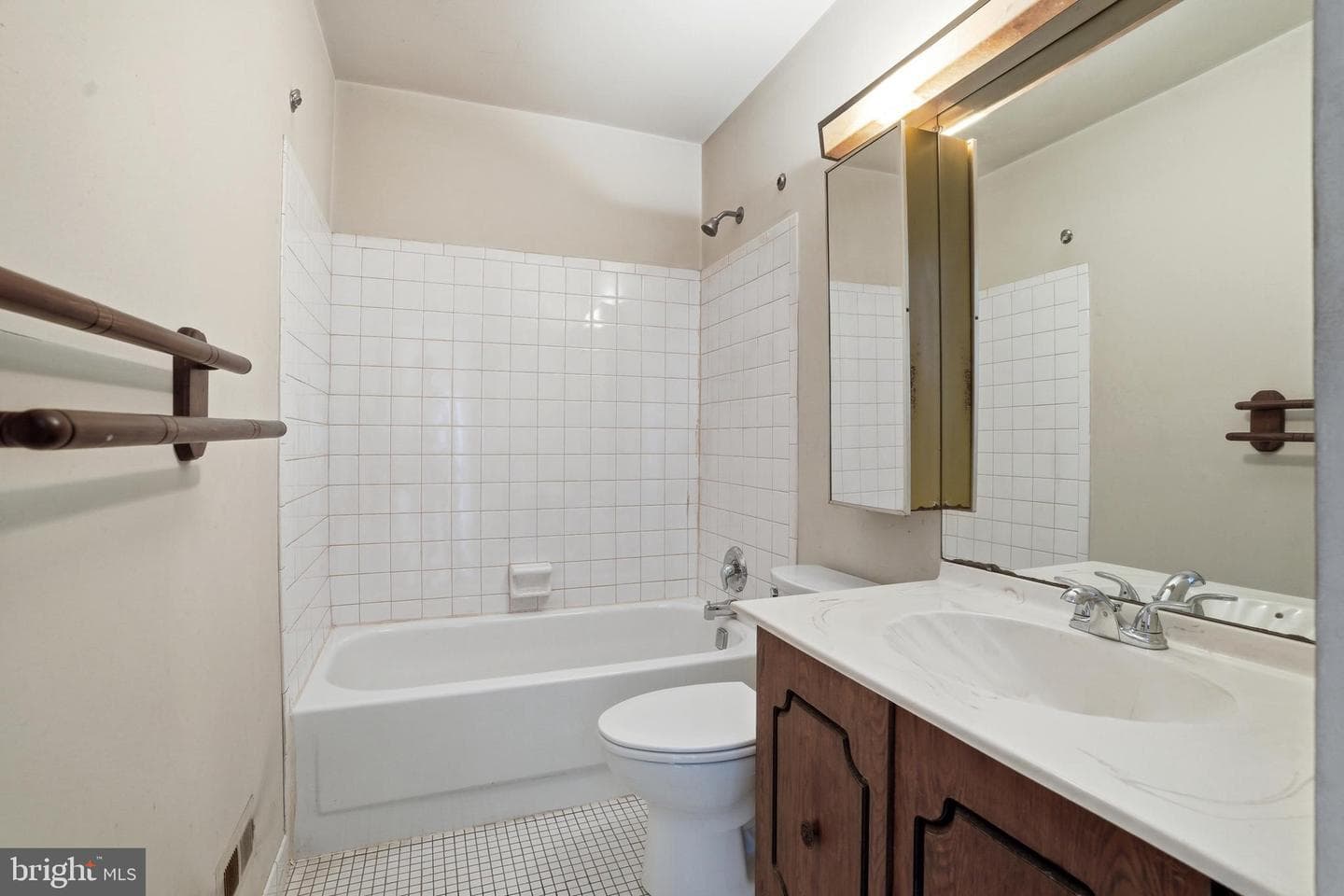 323 Harvard Square photo 19
