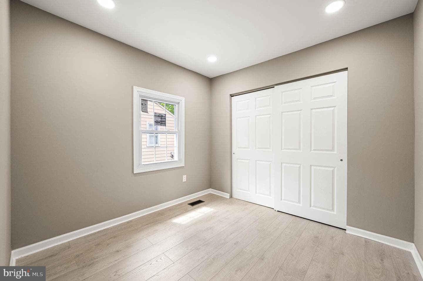 610 Princess Avenue photo 19