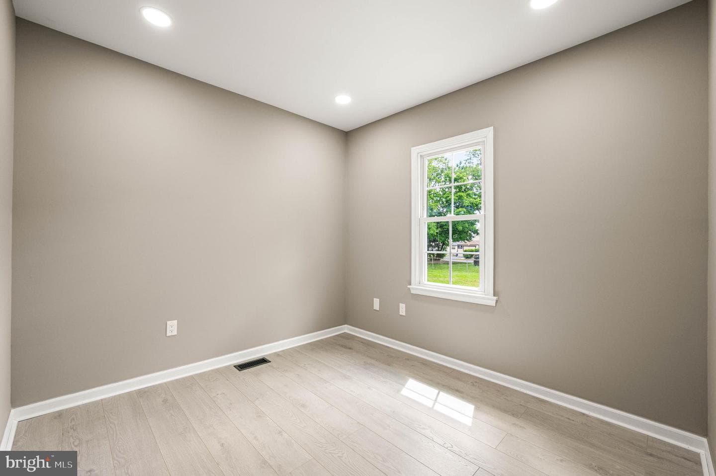 610 Princess Avenue photo 21