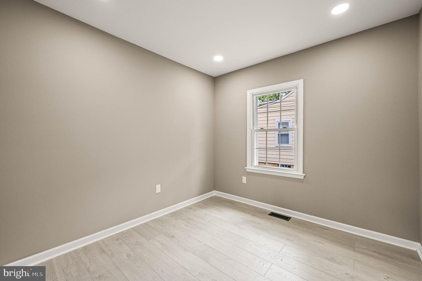 610 Princess Avenue photo 23