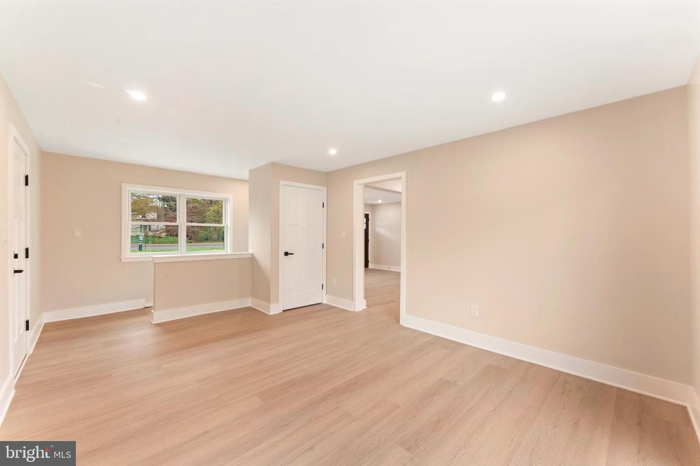 528 W Maple Avenue photo 31