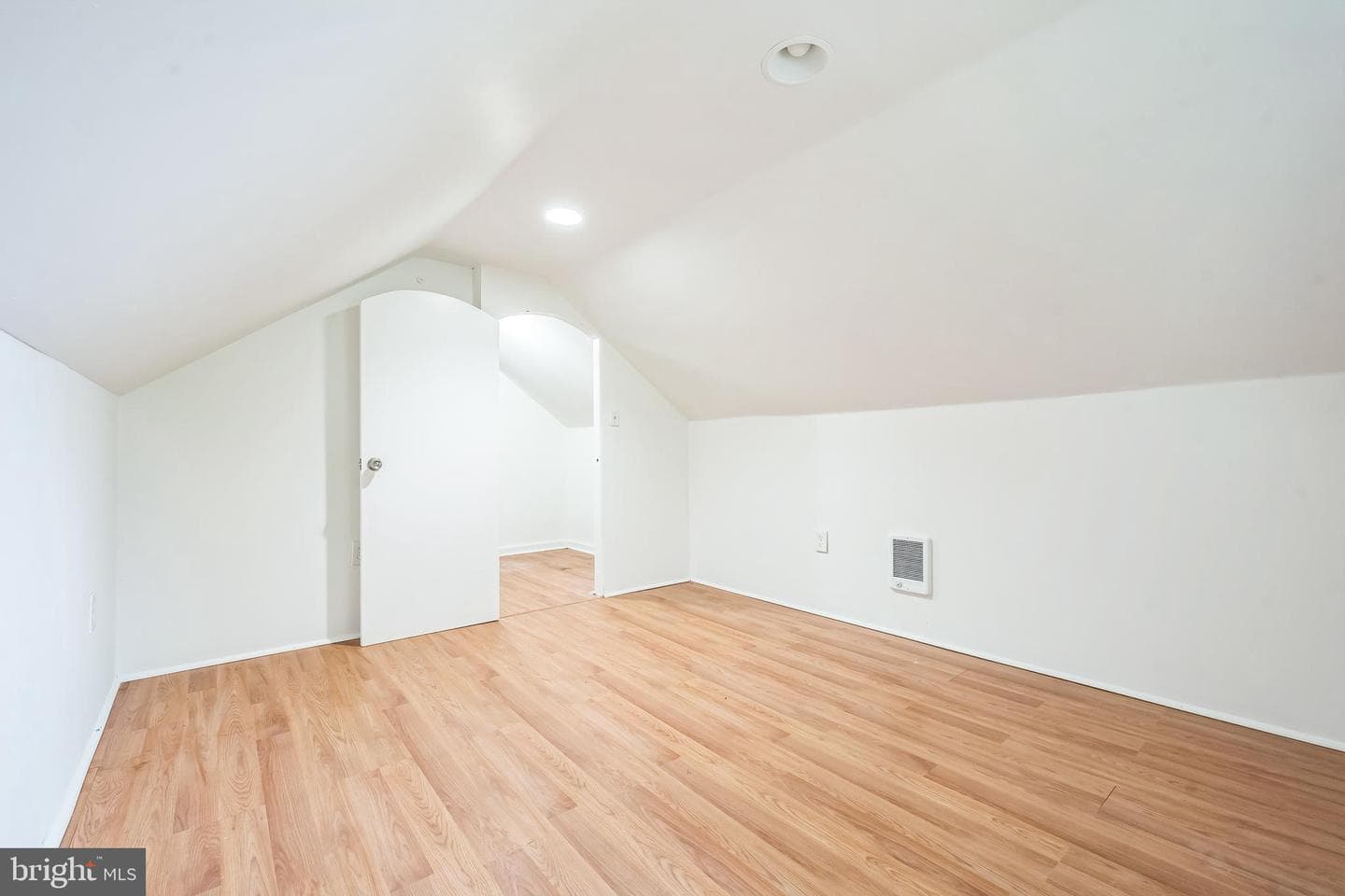 541 Wicker Avenue photo 11