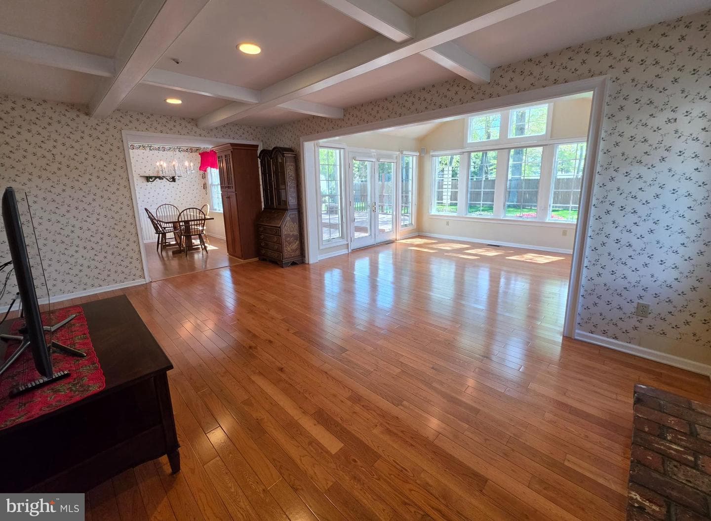 325 Charles Street photo 29