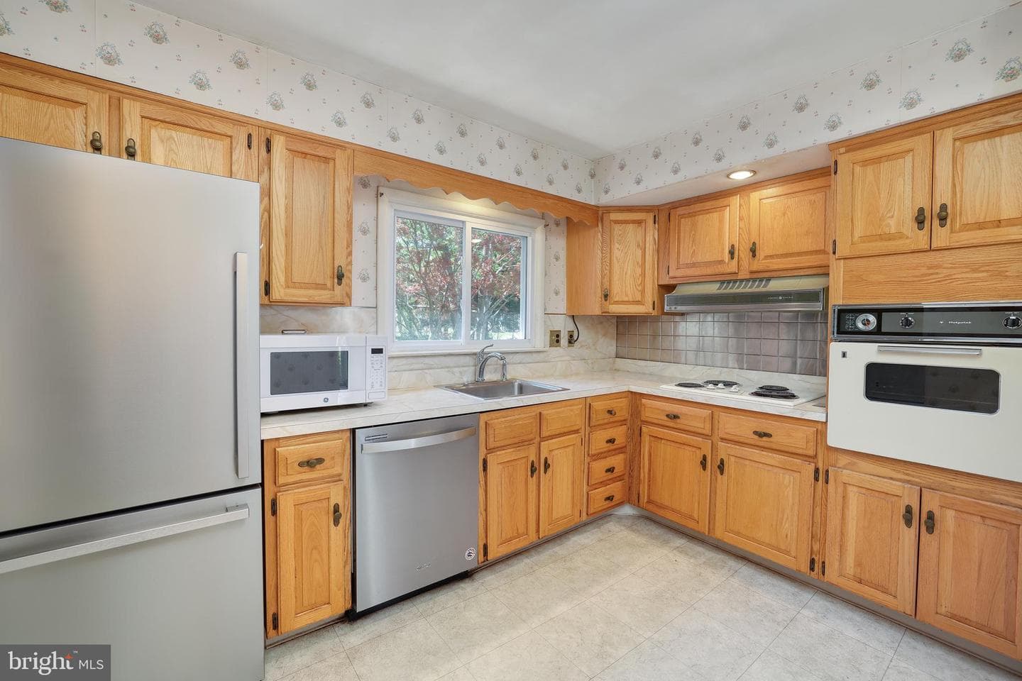 2323 Lakeview Drive photo 12