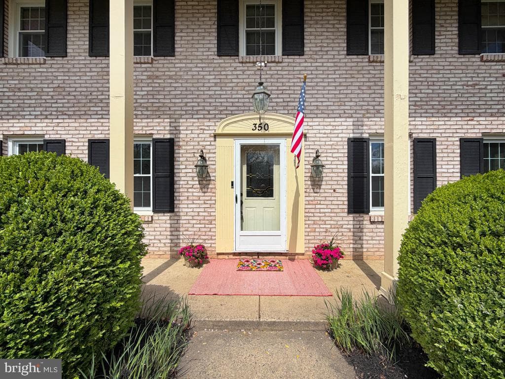 350 Richard Road photo 2