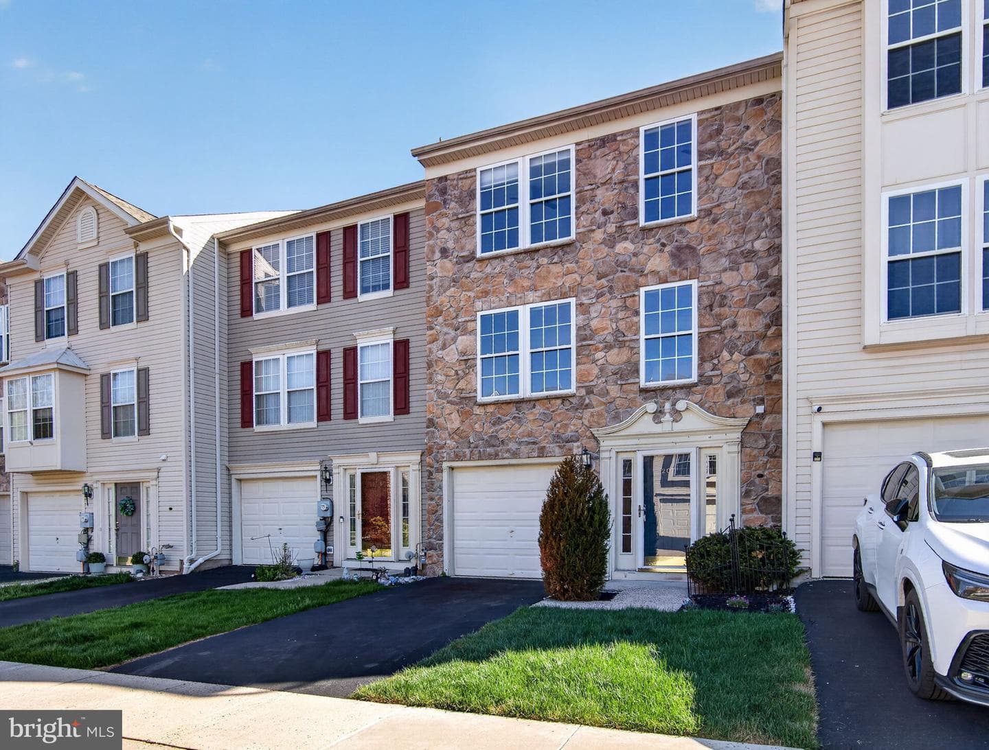 207 Windsor Court photo 2