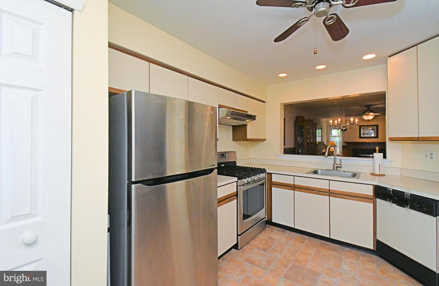 331 Ivanhoe Court photo 9
