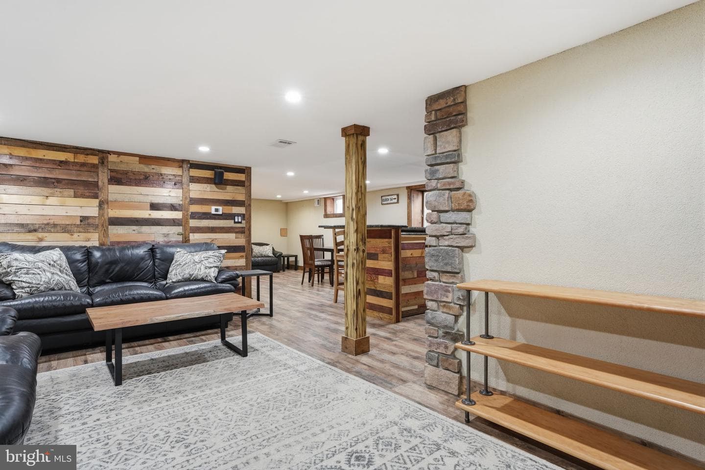 212 W Franklin Street photo 21