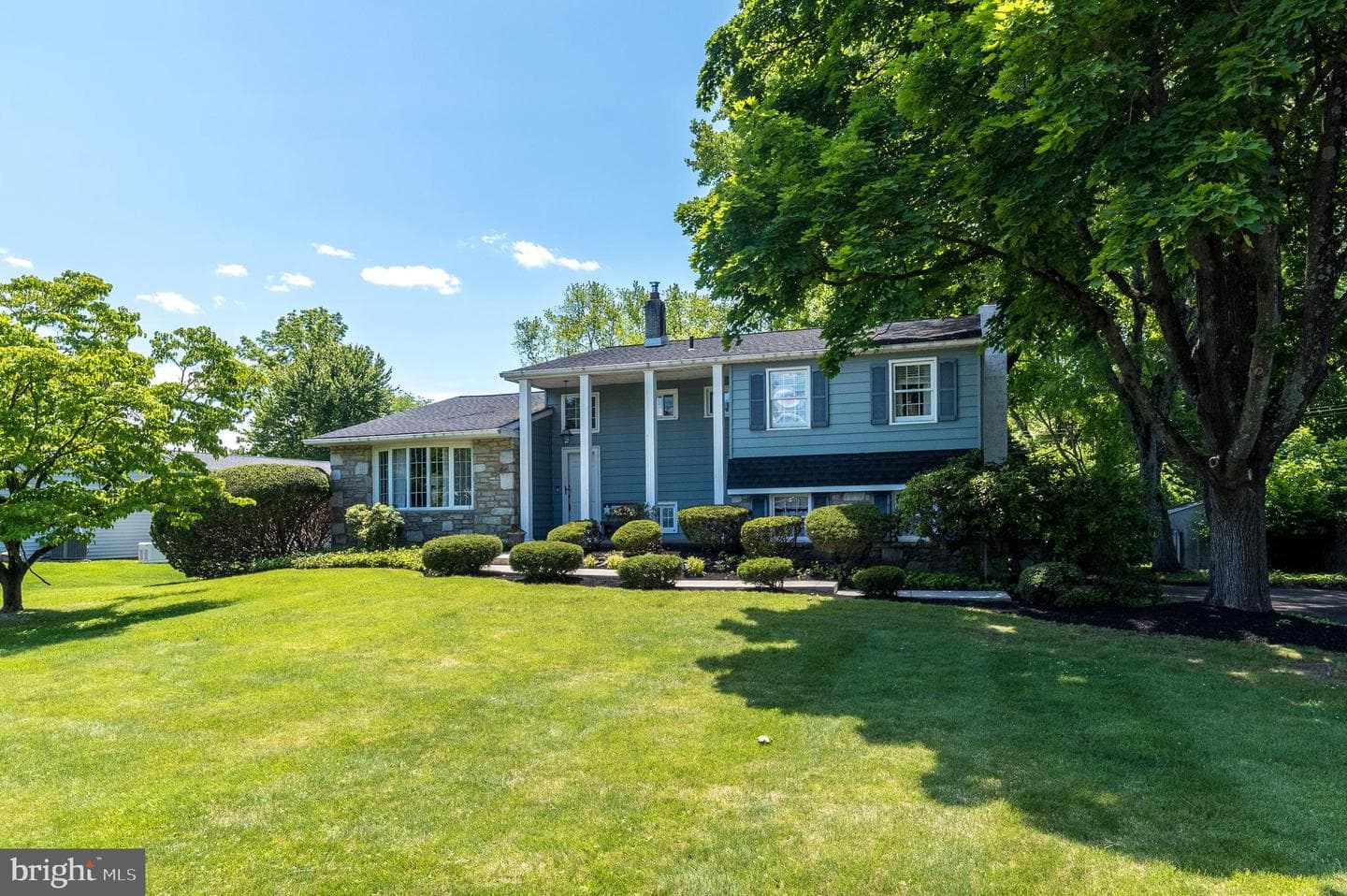 216 Windsor Drive photo 2