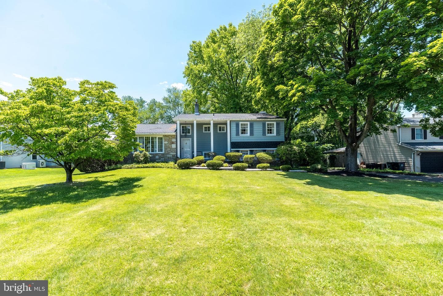 216 Windsor Drive photo 3