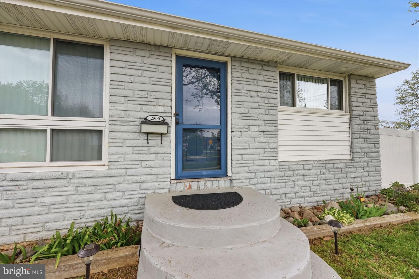 2500 Woodlawn Drive photo 2