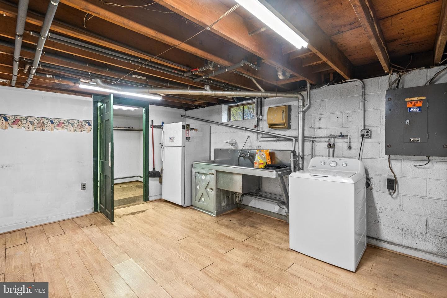 105 Spring Avenue photo 31
