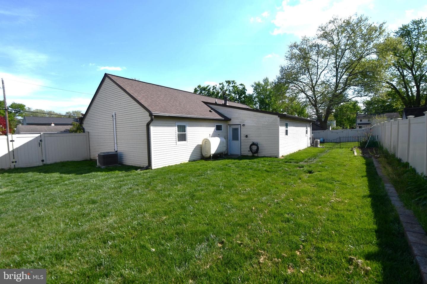 1654 Forrest Avenue photo 33