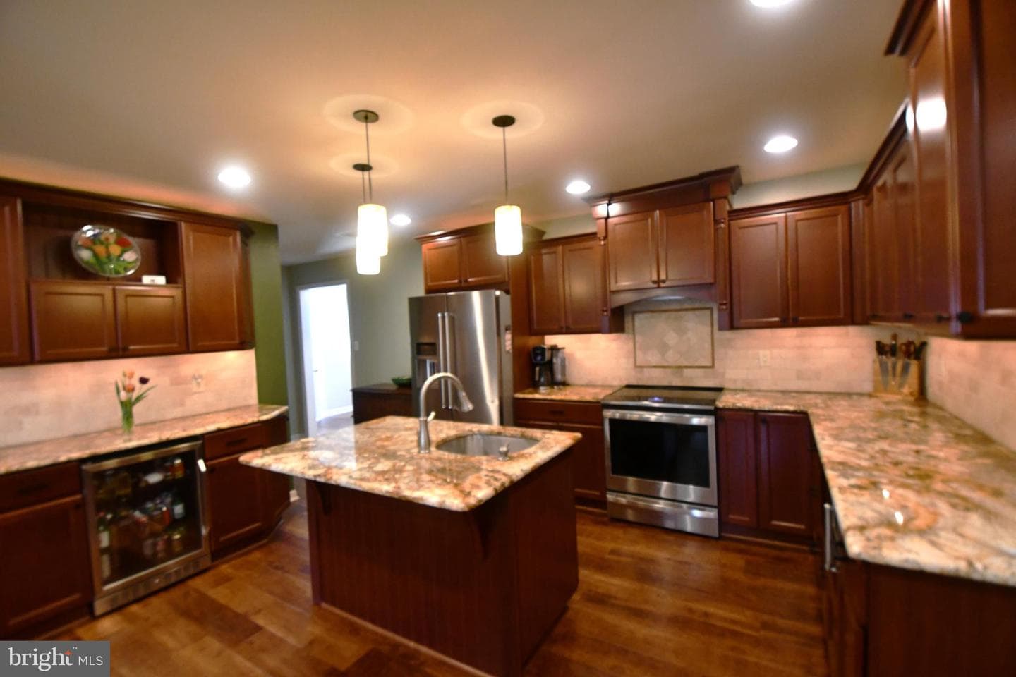 1654 Forrest Avenue photo 8