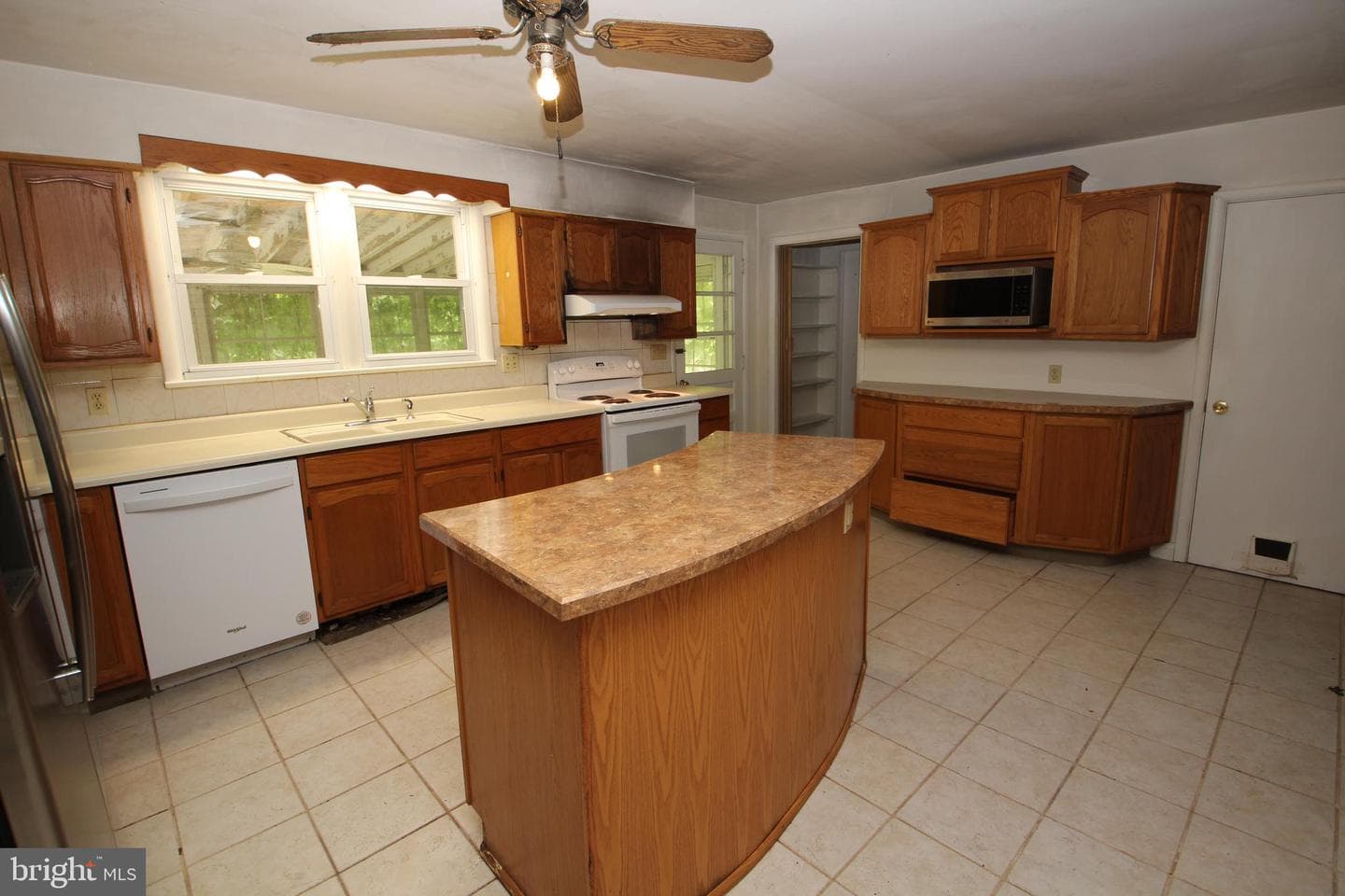 319 Fairhill Road photo 5