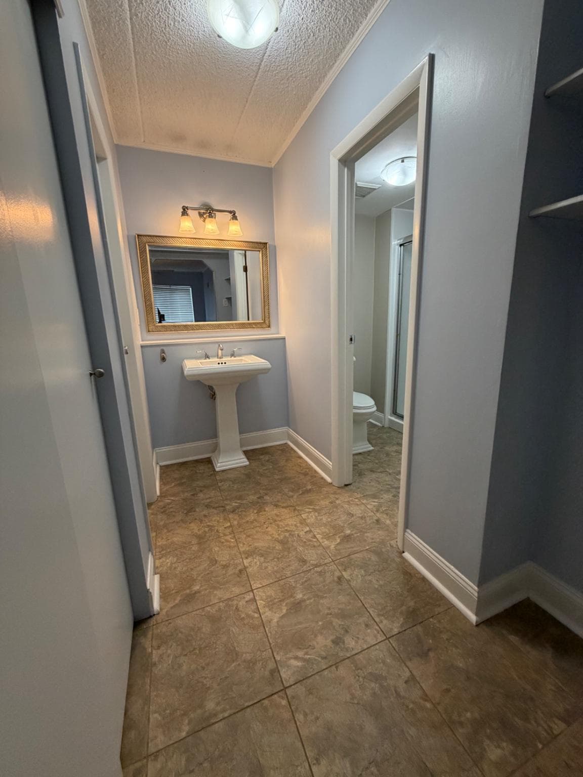 111 Leedom Way photo 18