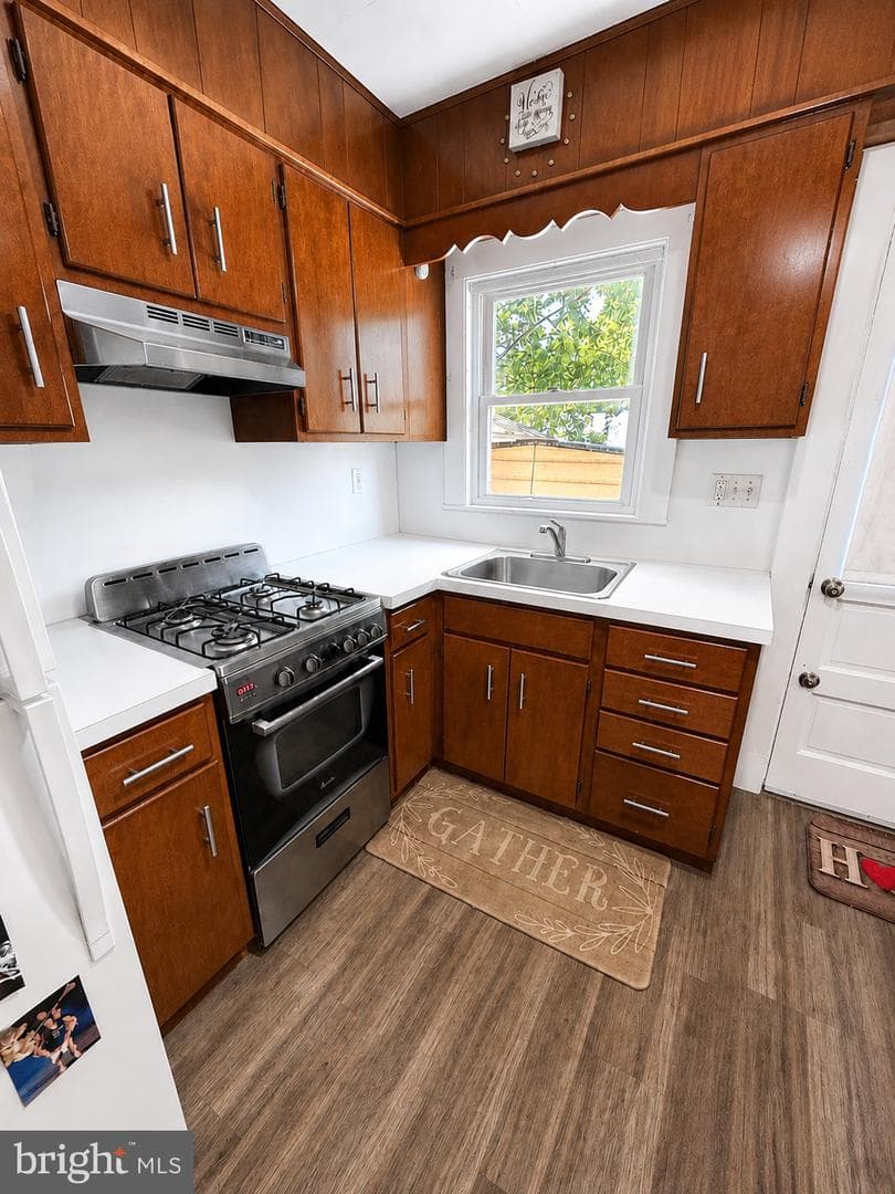 2110 Wilson Avenue photo 4