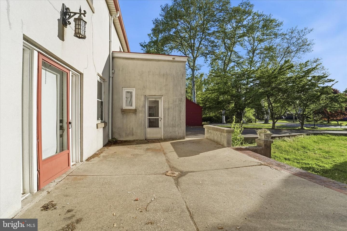 6514 N Radcliffe Street photo 4