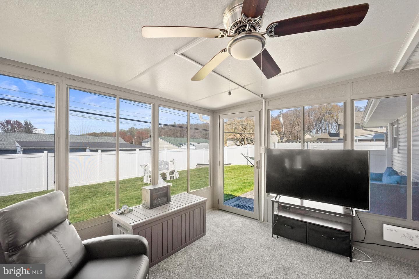 837 Fairfield Road photo 24