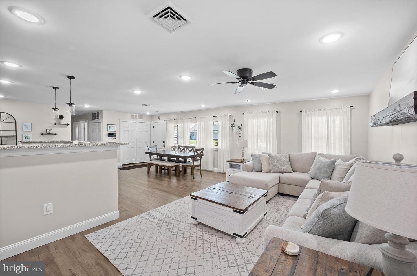 837 Fairfield Road photo 4