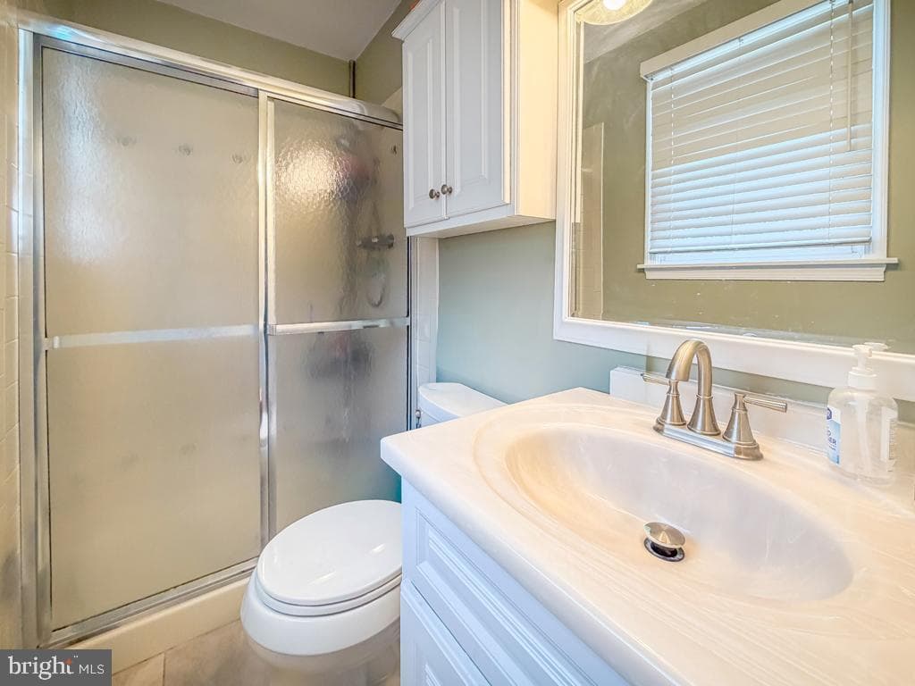 21 E Rotterdam Road photo 37