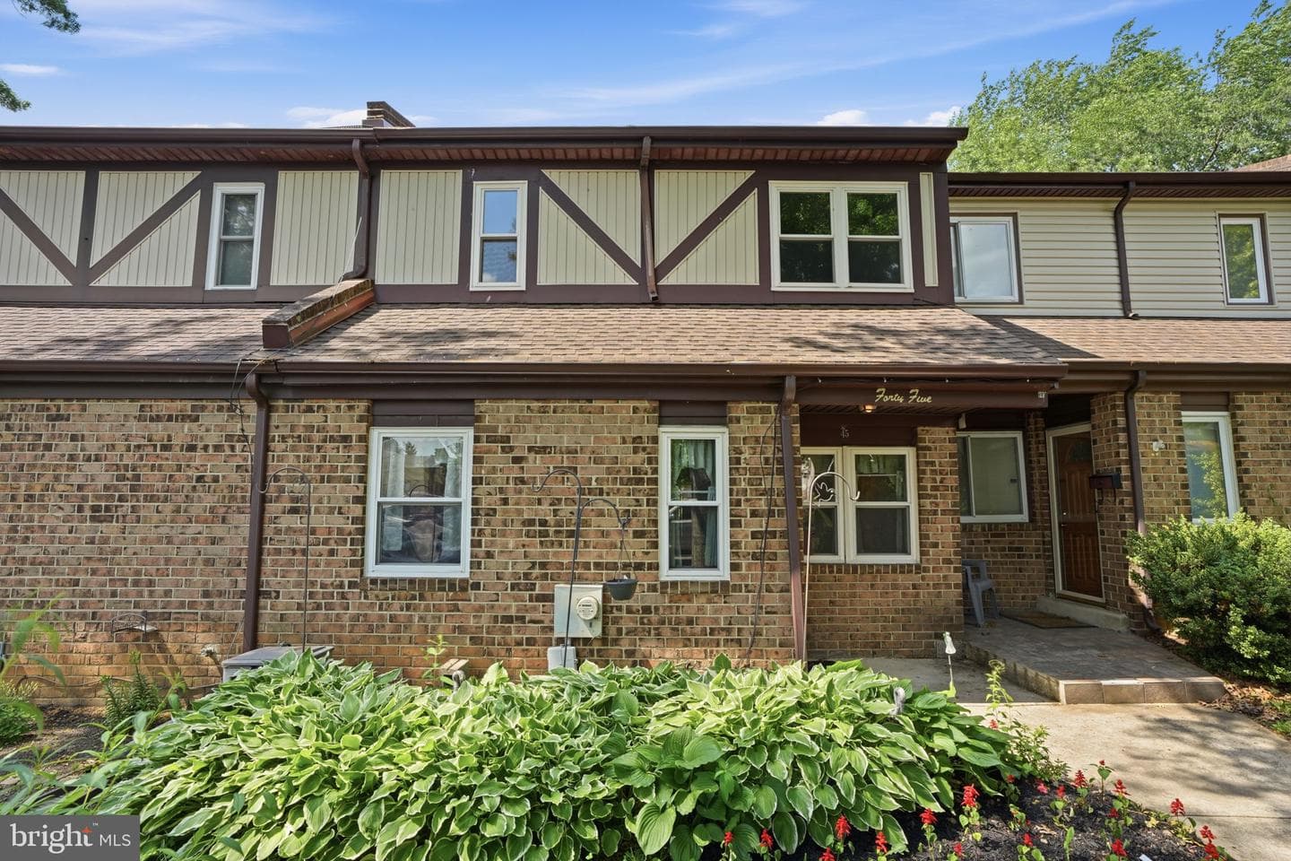 45 Hollybrooke Drive photo 2