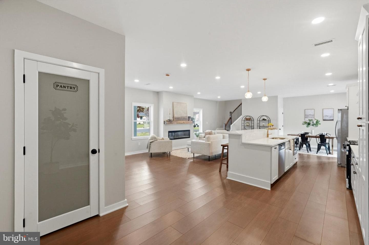 214 Wyandotte Road photo 5