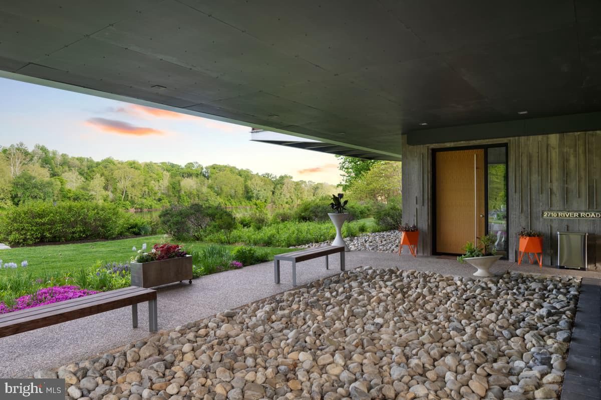 2710 River Road photo 21