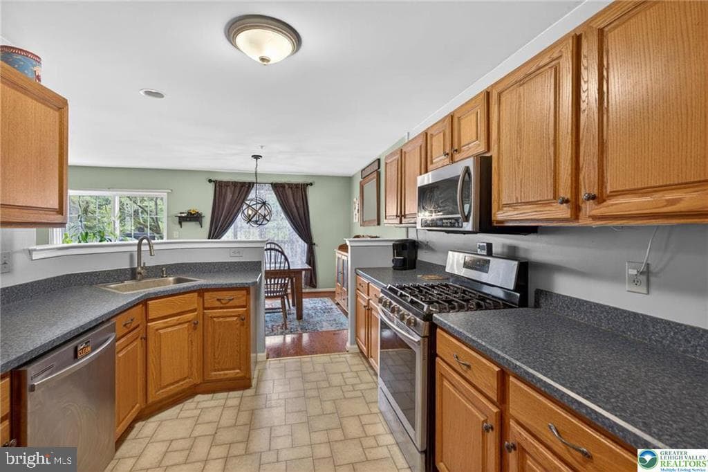 204 Hampshire Drive photo 22